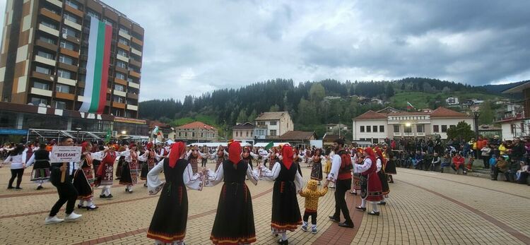 На 11 май ви очаква незабравимо веселие в Чепеларе – празника на хората