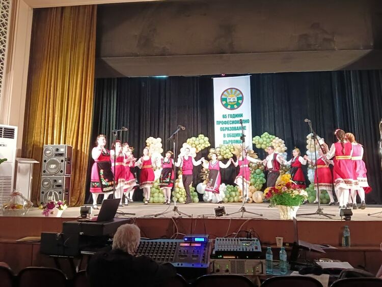 Президентът награди ПГСС по случай 65 години професионално образование в Първомай