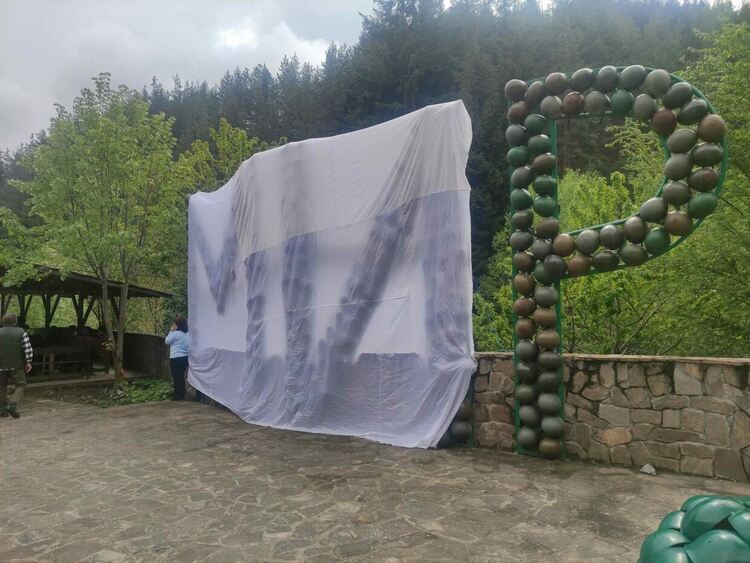 Откриха 5-метров надпис „МИР“ на входа на Забърдо
