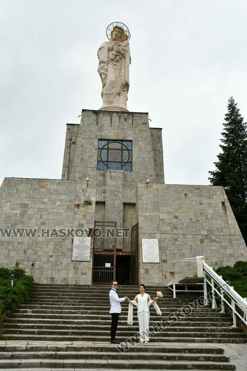 Родени един за друг: Любовта на Румен и Каору премина през три континента, за да ги свърже в заветното „да“ в Хасково