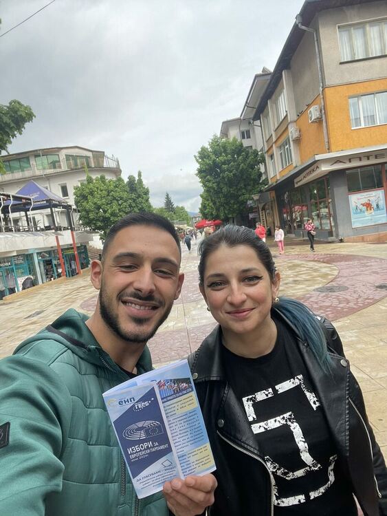 Младежите от ГЕРБ в Смолян раздадоха листовки за Деня на Европа