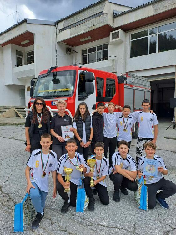 Младежките противопожарни отряди премериха сили в състезанието „Млад огнеоборец“