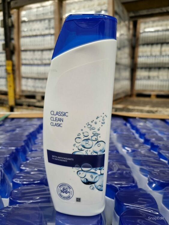 Задържаха над 51 000 фалшиви шампоана в тир