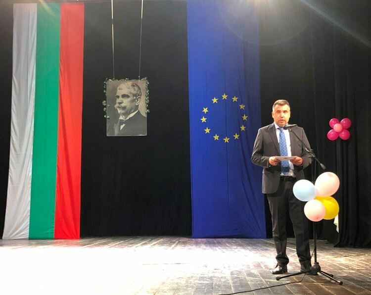 Фестивал на чуждите езици за поредна година зарадва зрители и възпитаници на ЕГ "Иван Вазов"