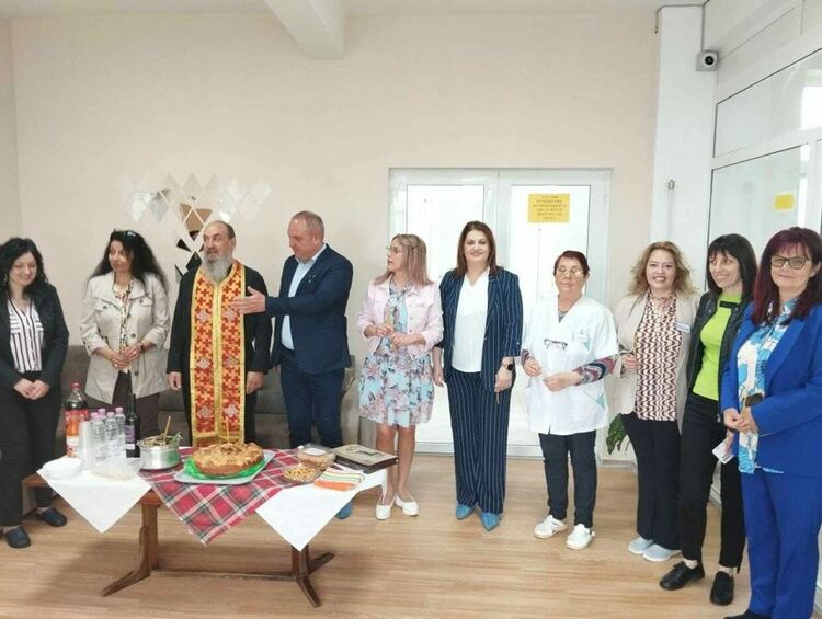 Осветиха втория етаж на Центъра за болни от деменция лица