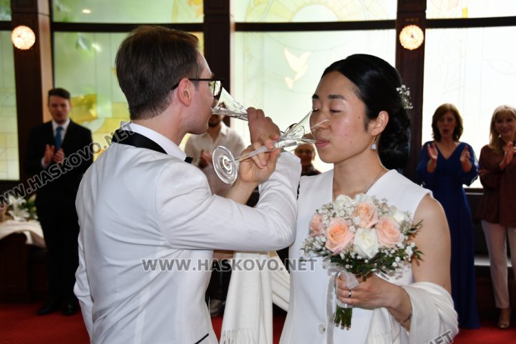 Родени един за друг: Любовта на Румен и Каору премина през три континента, за да ги свърже в заветното „да“ в Хасково