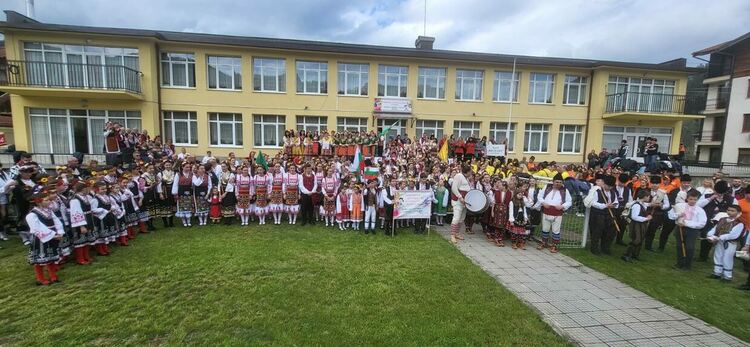 На 11 май ви очаква незабравимо веселие в Чепеларе – празника на хората