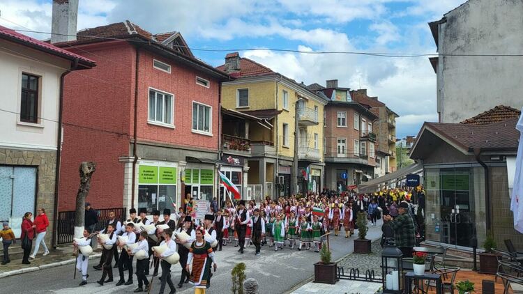 На 11 май ви очаква незабравимо веселие в Чепеларе – празника на хората