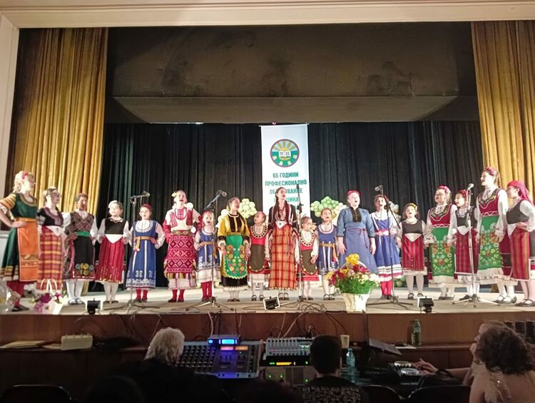 Президентът награди ПГСС по случай 65 години професионално образование в Първомай