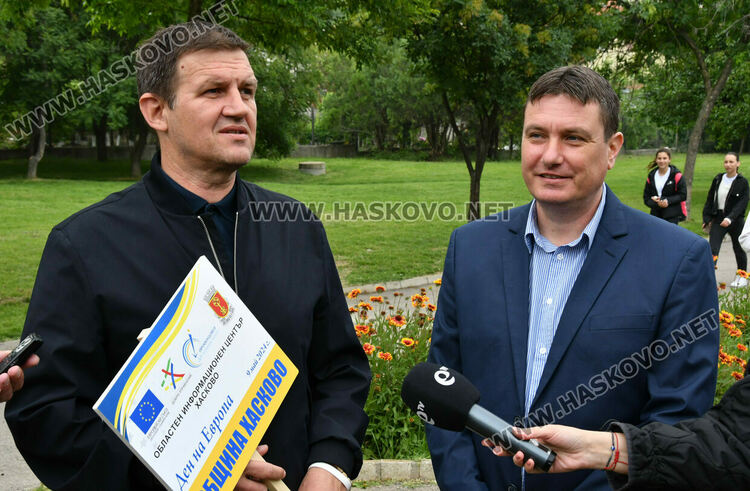 Ученици помогнаха алея „Европа“ в Хасково да стане още красива и по-зелена