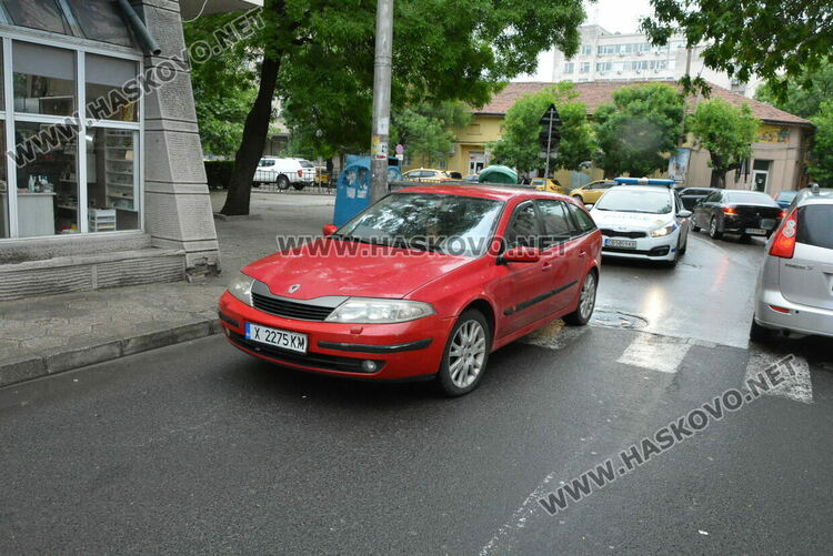 80-годишен водач на Рено блъсна жена на пешеходна пътека в Хасково
