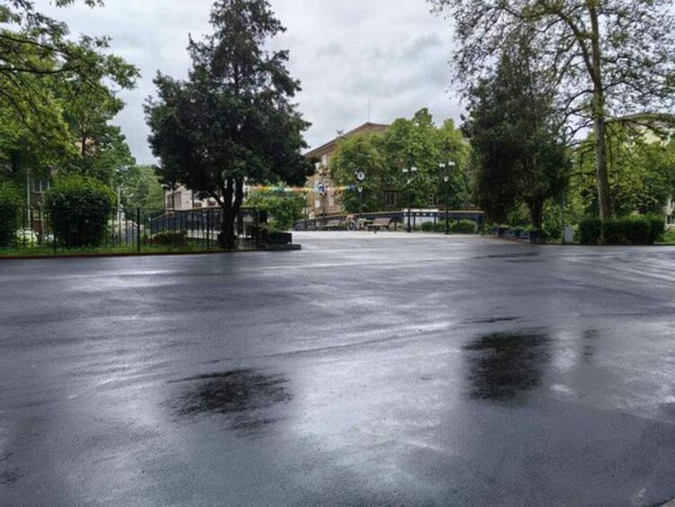 Крайречната алея в централния градски парк вече е напълно обновена. 