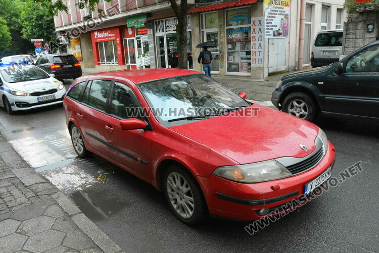 80-годишен водач на Рено блъсна жена на пешеходна пътека в Хасково