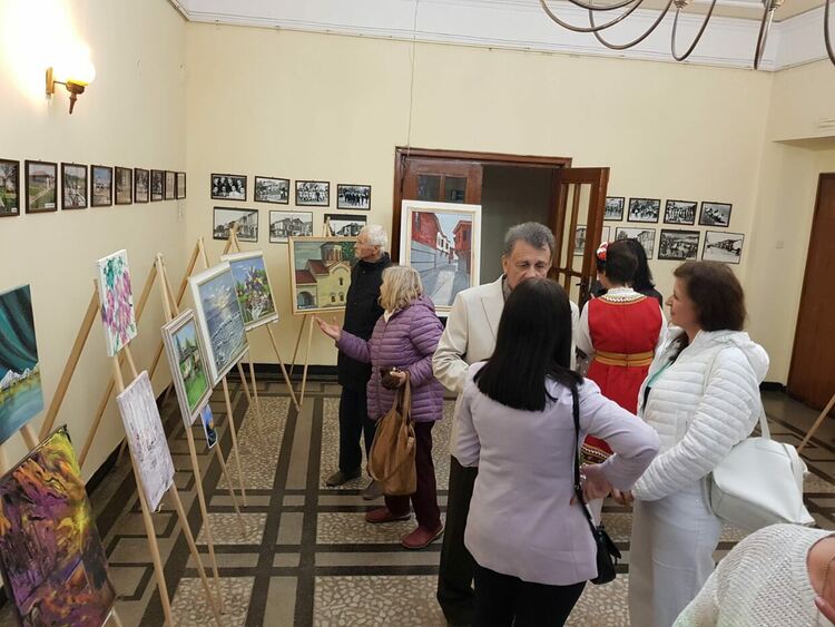 "Пролетно настроение" превзе фоайето на читалището