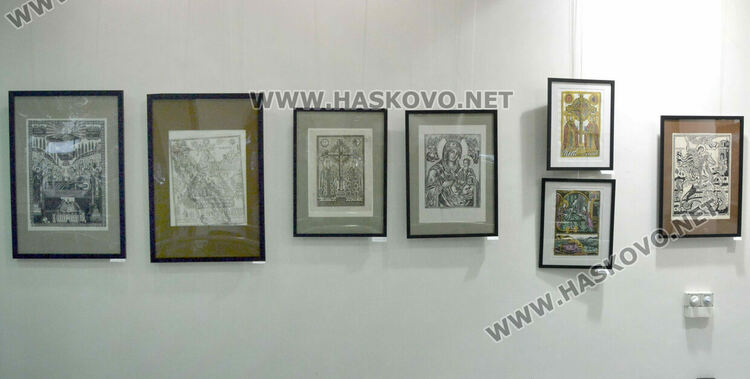 Хубен Стефанов представа в галерия „Форум“ отпечатъци на стари възрожденски икони 