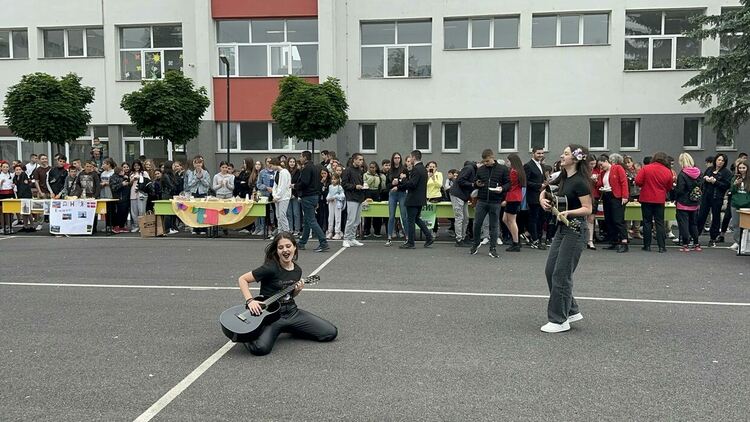 Славейковци отбелязаха Деня на Европа с ученическо самоуправление