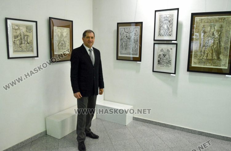 Хубен Стефанов представа в галерия „Форум“ отпечатъци на стари възрожденски икони 