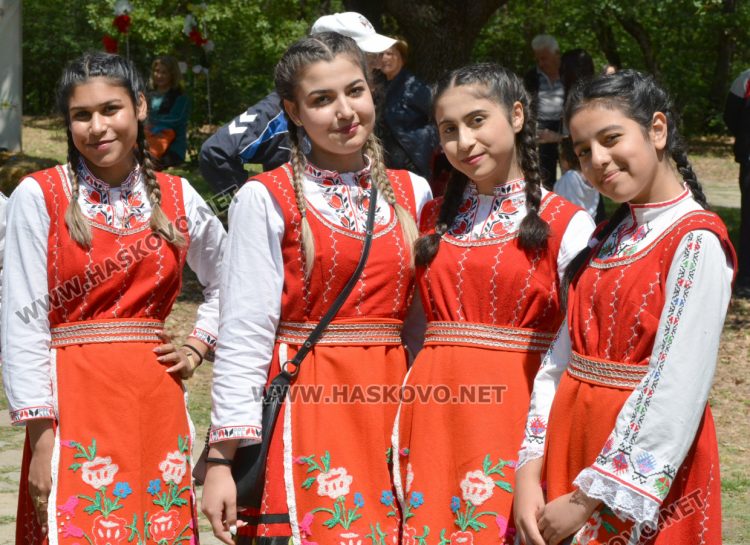 Откриха Националния събор на народното творчество „Китна Тракия пее и танцува“