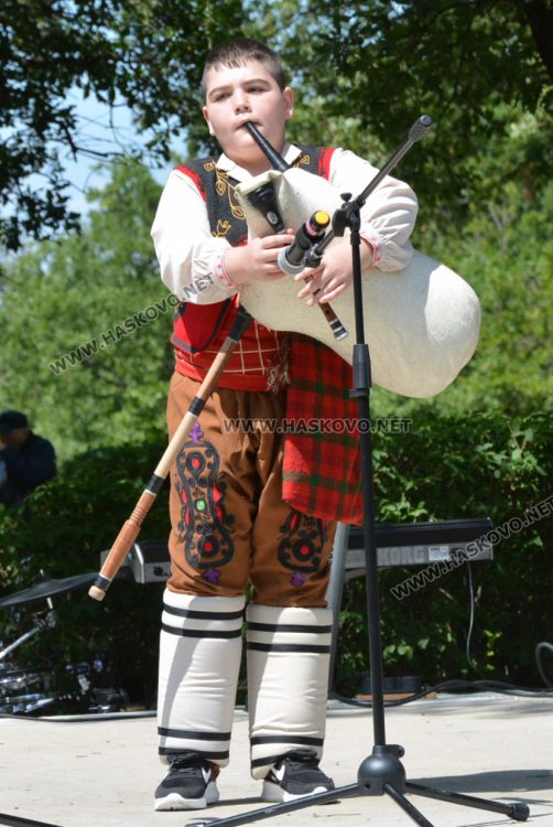 Откриха Националния събор на народното творчество „Китна Тракия пее и танцува“