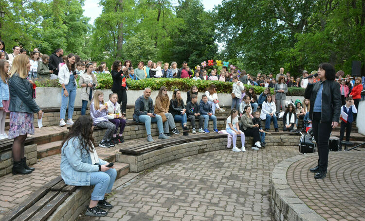 Пролетен празник на ОУ „Св. Климент Охридски“ се състоя в Градската градина