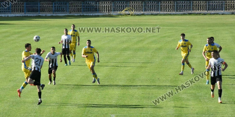 „Димитровград“ и „Саяна Хасково“ с победи