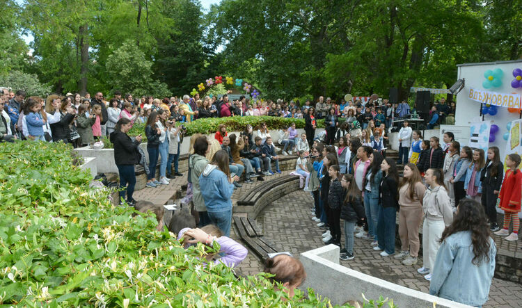 Пролетен празник на ОУ „Св. Климент Охридски“ се състоя в Градската градина