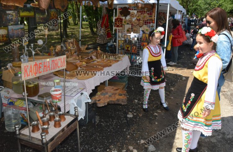 Откриха Националния събор на народното творчество „Китна Тракия пее и танцува“