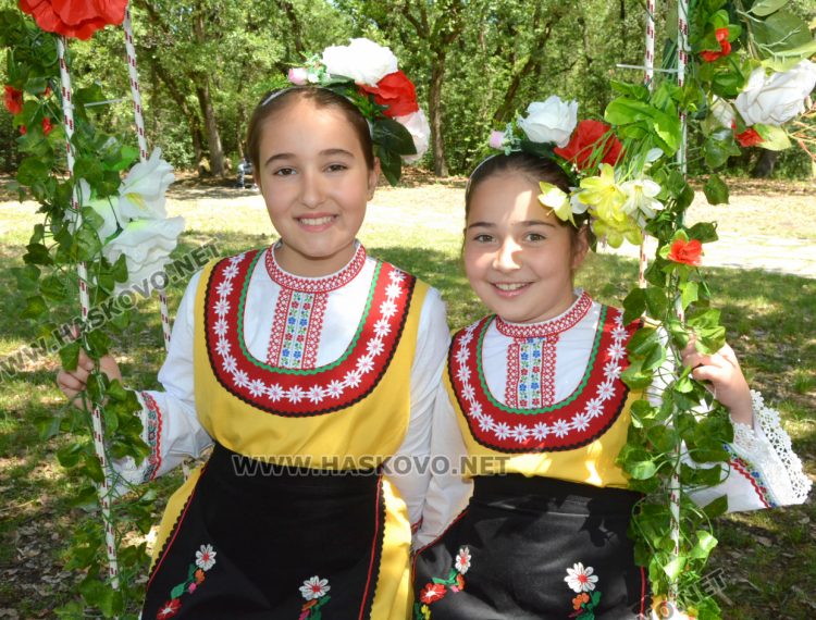 Откриха Националния събор на народното творчество „Китна Тракия пее и танцува“