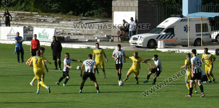 „Димитровград“ и „Саяна Хасково“ с победи