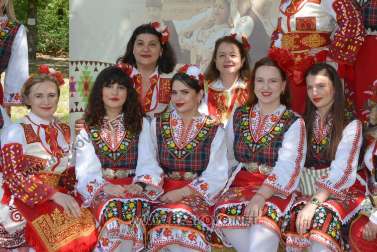 Откриха Националния събор на народното творчество „Китна Тракия пее и танцува“