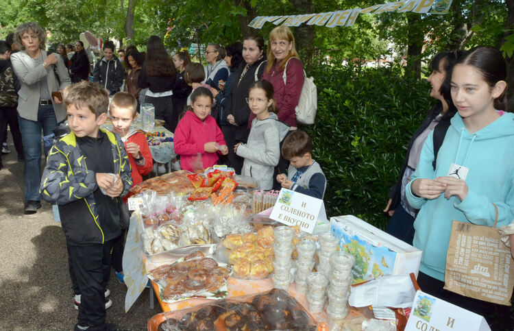 Пролетен празник на ОУ „Св. Климент Охридски“ се състоя в Градската градина