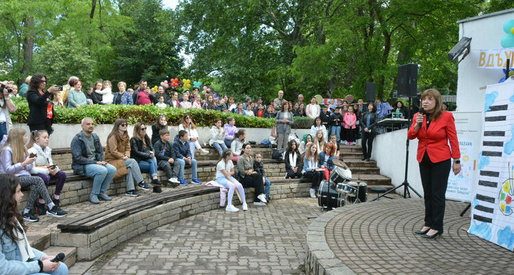 Пролетен празник на ОУ „Св. Климент Охридски“ се състоя в Градската градина