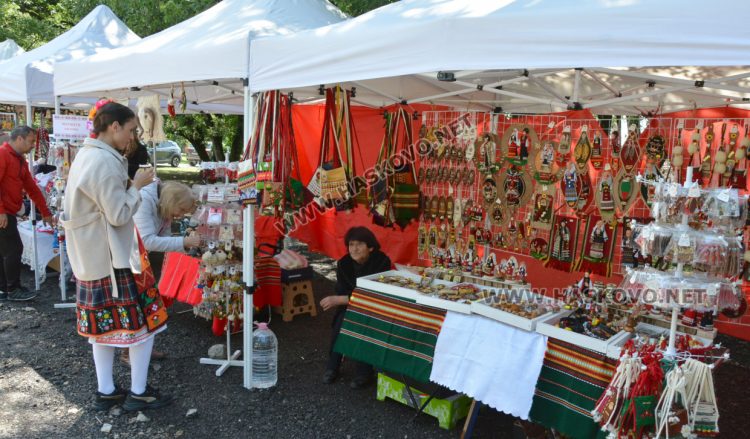 Откриха Националния събор на народното творчество „Китна Тракия пее и танцува“