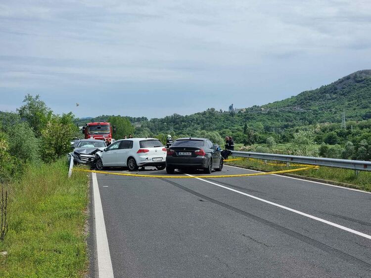 Поредна катастрофа тази сутрин по пътя за Маказа,пострадаха петима души,включително и дете