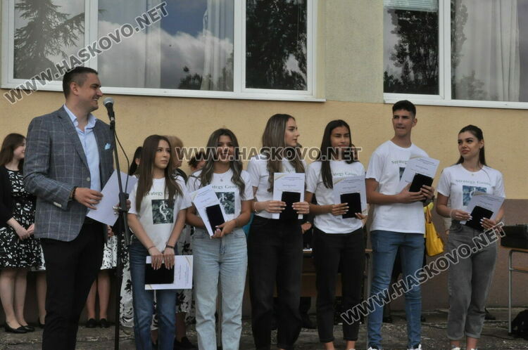 Езиковата изпрати 181 абитуриенти, Лилия Иванова със Златаровска премия