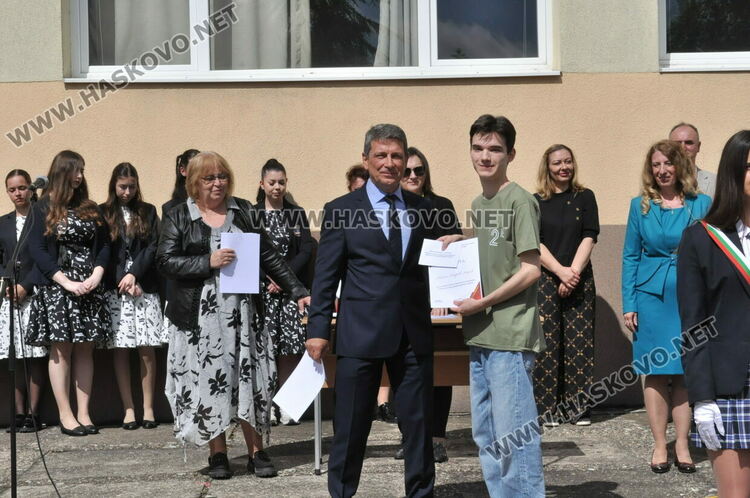 Езиковата изпрати 181 абитуриенти, Лилия Иванова със Златаровска премия