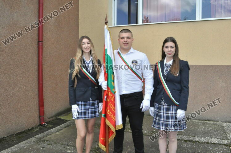 Езиковата изпрати 181 абитуриенти, Лилия Иванова със Златаровска премия