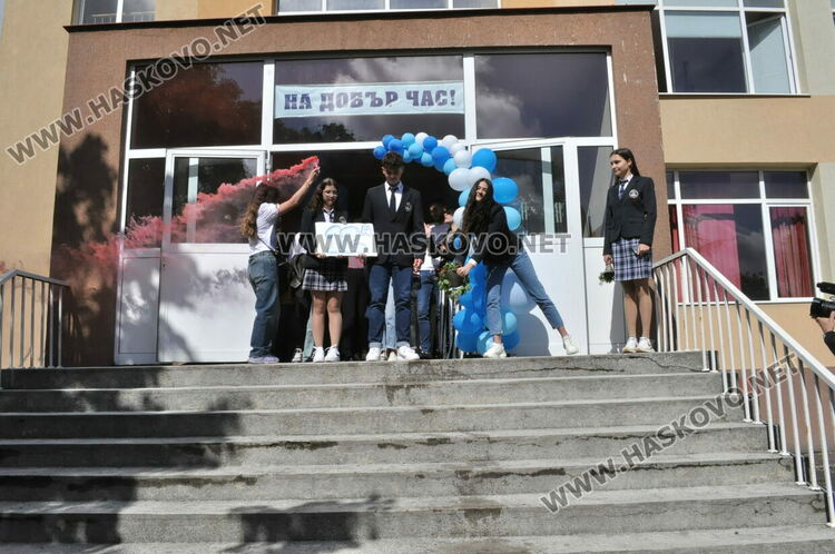 Езиковата изпрати 181 абитуриенти, Лилия Иванова със Златаровска премия