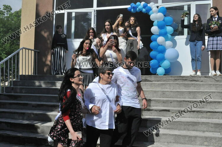 Езиковата изпрати 181 абитуриенти, Лилия Иванова със Златаровска премия