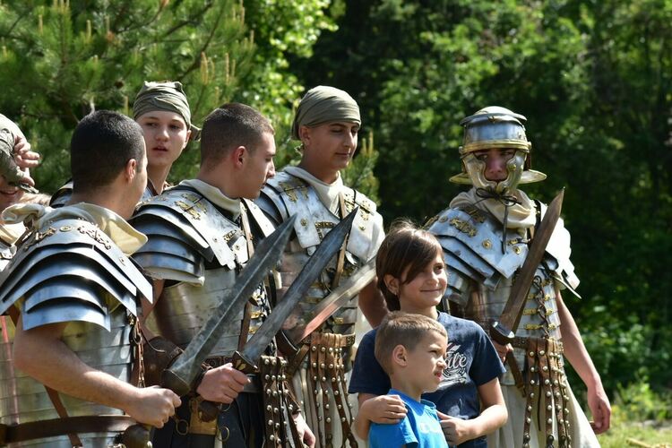 Стотици перничани и гости на града станаха част от семейната неделя на Пернишката крепост