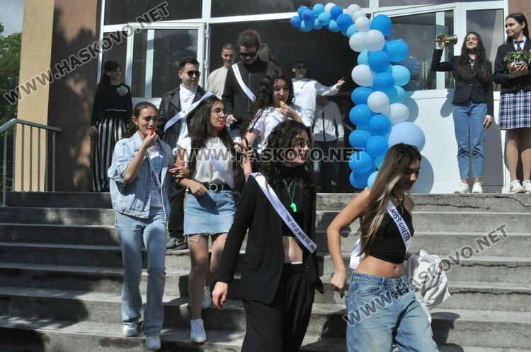 Езиковата изпрати 181 абитуриенти, Лилия Иванова със Златаровска премия