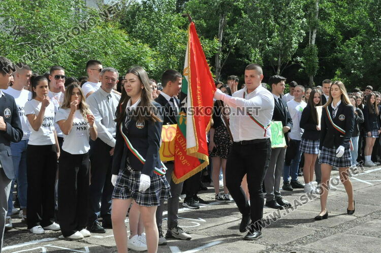 Езиковата изпрати 181 абитуриенти, Лилия Иванова със Златаровска премия