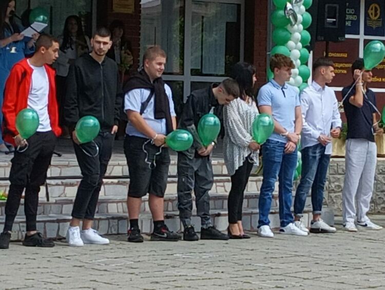 Изпратиха абитуриентите на "Златаров"