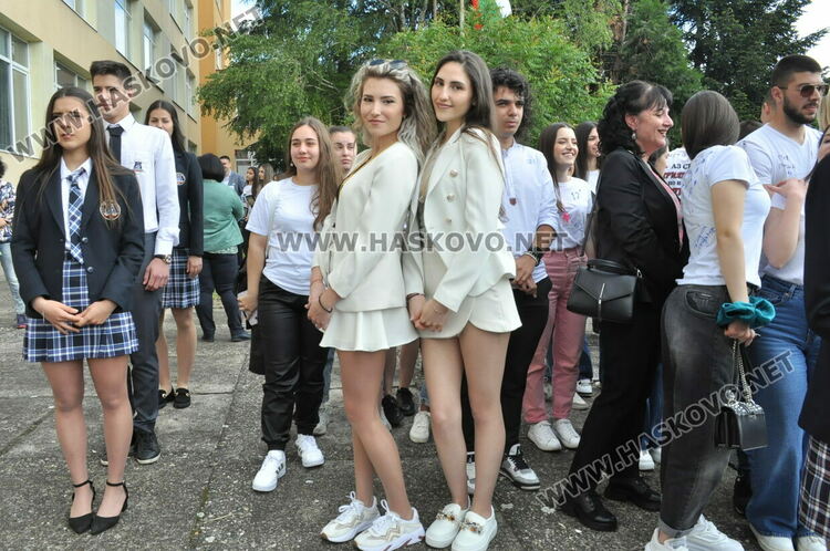 Езиковата изпрати 181 абитуриенти, Лилия Иванова със Златаровска премия