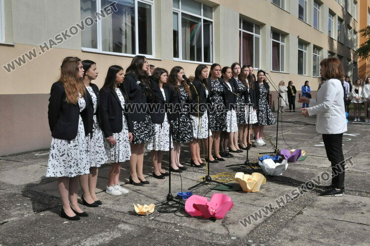 Езиковата изпрати 181 абитуриенти, Лилия Иванова със Златаровска премия