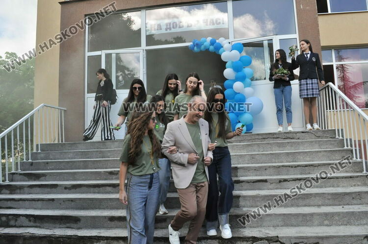 Езиковата изпрати 181 абитуриенти, Лилия Иванова със Златаровска премия