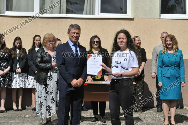 Езиковата изпрати 181 абитуриенти, Лилия Иванова със Златаровска премия