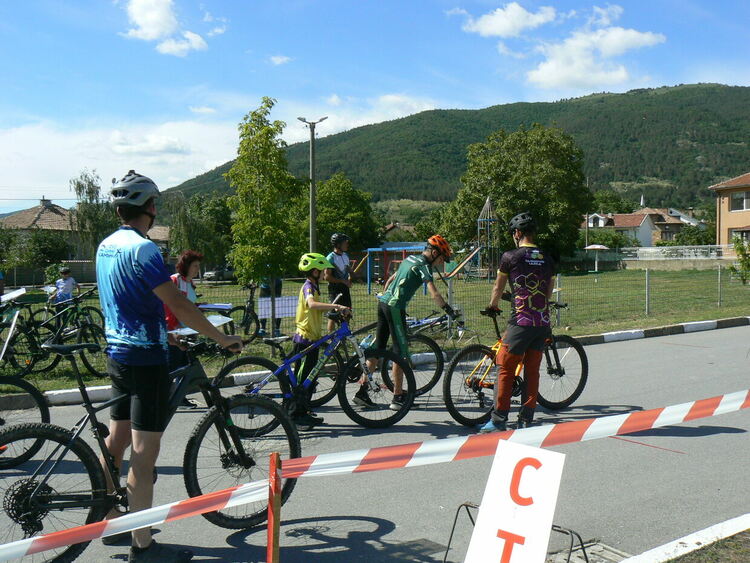 Състезателите на „Компас 1994“ с отличия от Купа „Бодлите на розата“