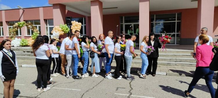 Абитуриентите от ПГСС си взеха "сбогом" с училището