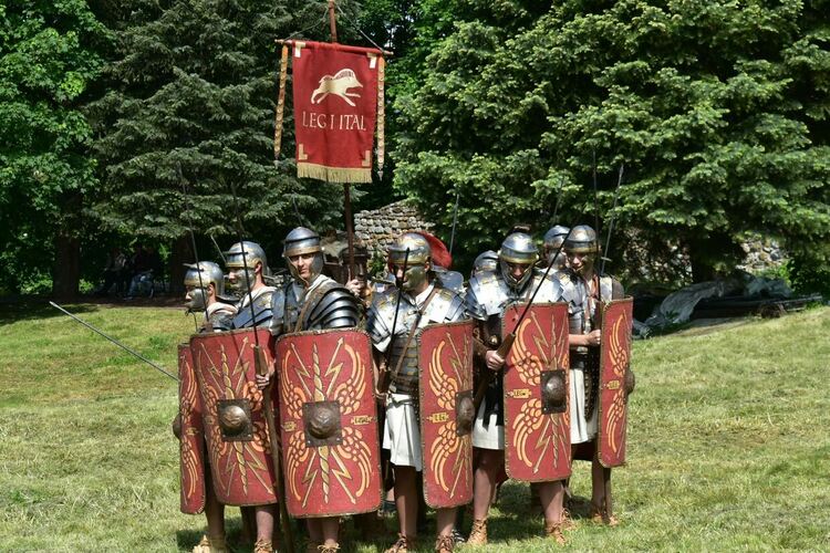 Стотици перничани и гости на града станаха част от семейната неделя на Пернишката крепост